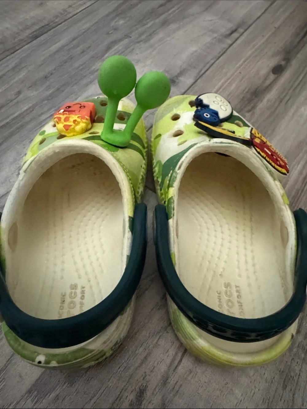 CROCS Kids Green Camo Slip-On Clogs with Character Jibbitz 6